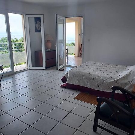Grand Studio En Bas De Villa Avec Vue Sur Mer Au Carbet Le Carbet Kültér fotó