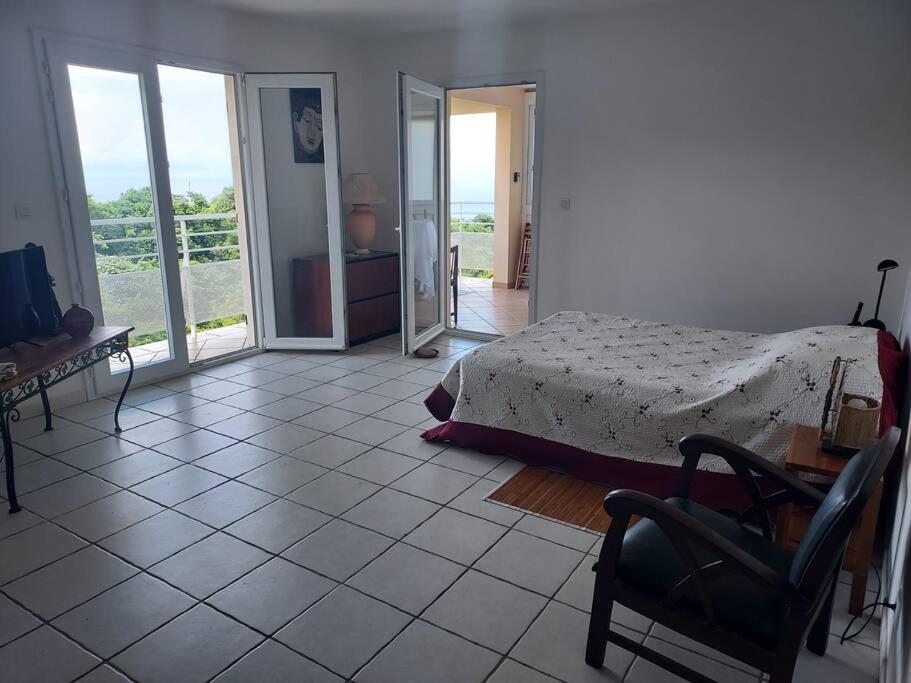 Grand Studio En Bas De Villa Avec Vue Sur Mer Au Carbet Le Carbet Kültér fotó