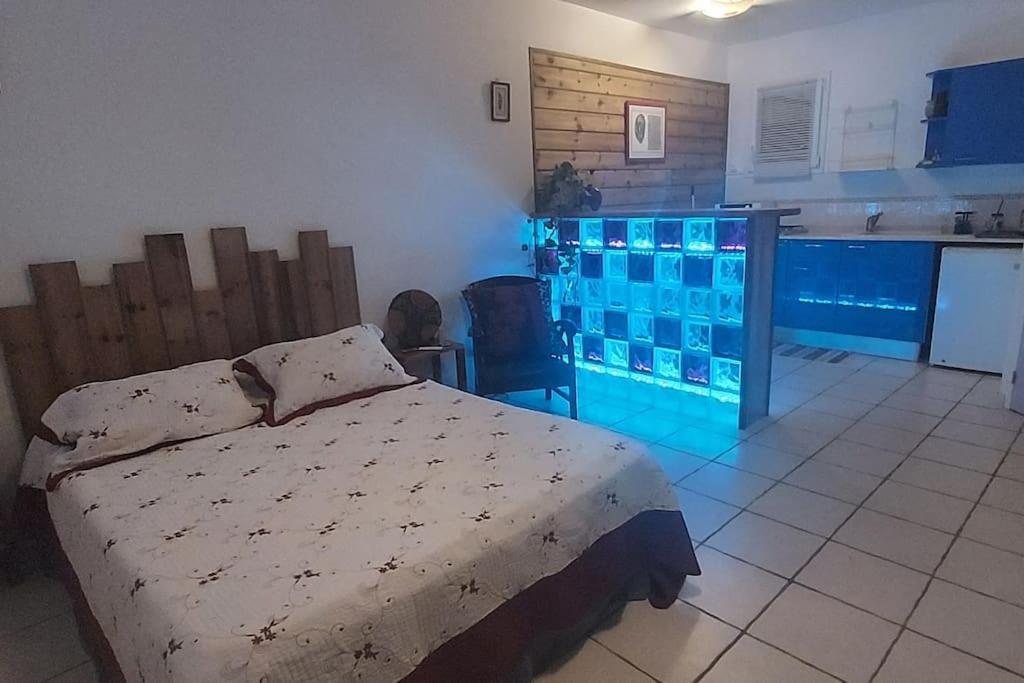 Grand Studio En Bas De Villa Avec Vue Sur Mer Au Carbet Le Carbet Kültér fotó